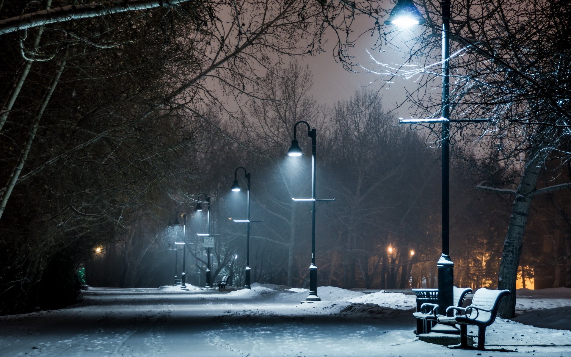 Вечер город фонари. Зима в городе. Зимняя ночь. Зимний парк ночью. Зима. К вечеру.