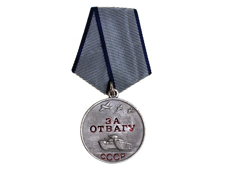 Медаль за отвагу СССР. Медаль за отвагу СССР 1943. Медаль за отвагу до 1943 года. Медаль за отвагу 1945г. Нашли медаль за отвагу