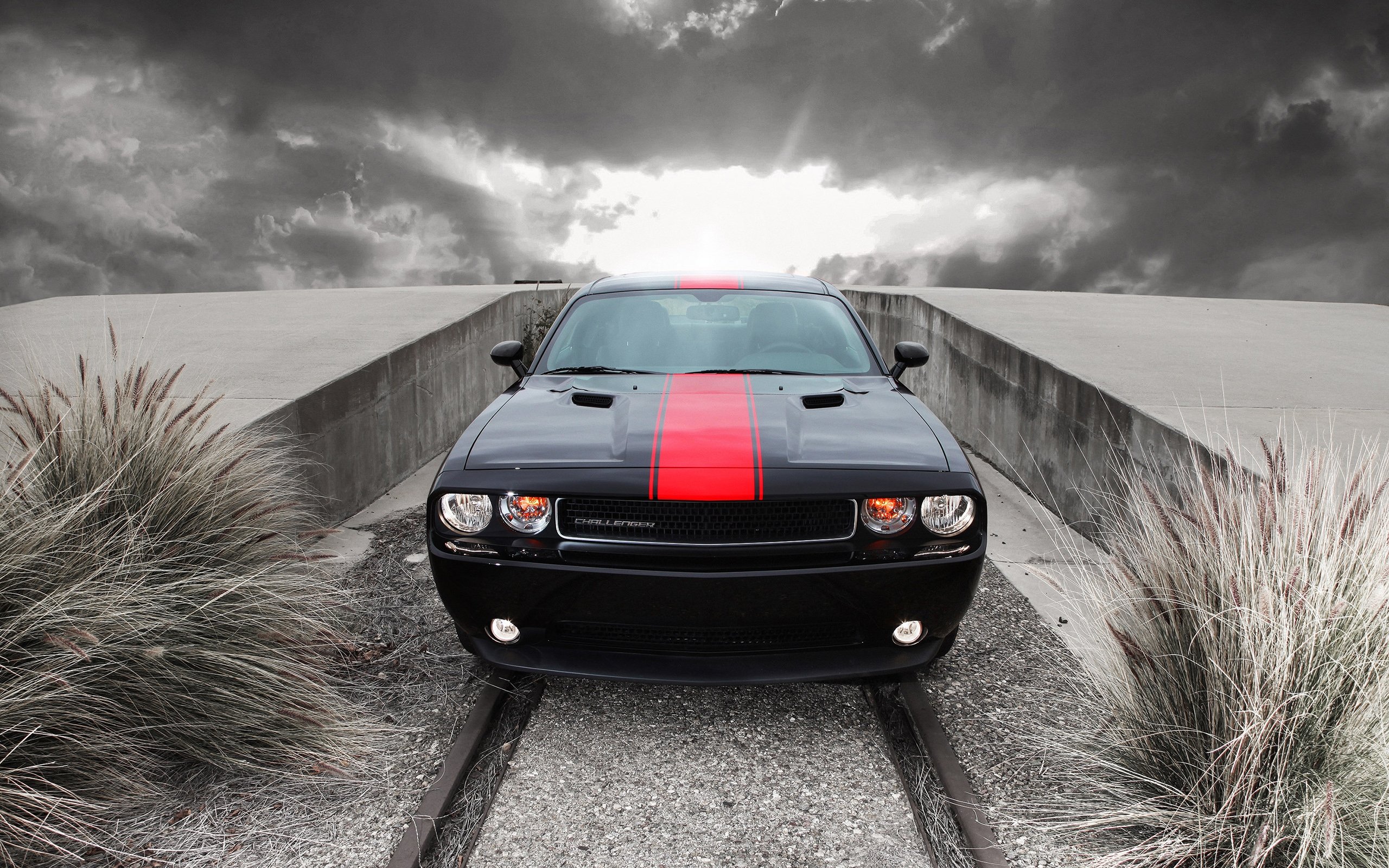 Картина 4 машина. Dodge Challenger 2012. Додж Челленджер Red line. Додж Челленджер красный.