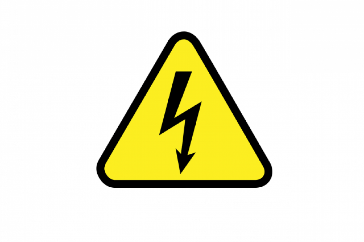 Напряжение png. Знак w08 осторожно электрическое напряжение. Знак электричества молния. Знак молнии на электрощите. Значок молния в треугольнике.
