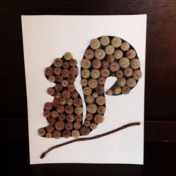 Панно из желудей