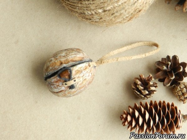 Бусина грецкий орех