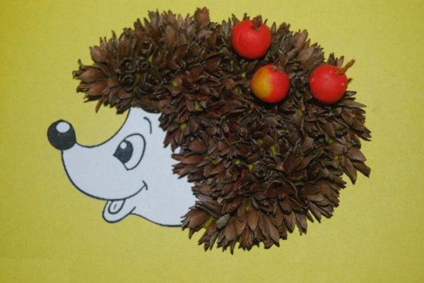Поделка из природного материала Ежик из шишек