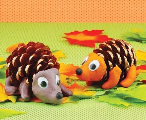 Ёжик из шишек поделка