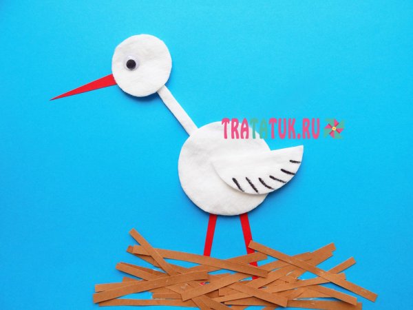 Аист из ватных дисков