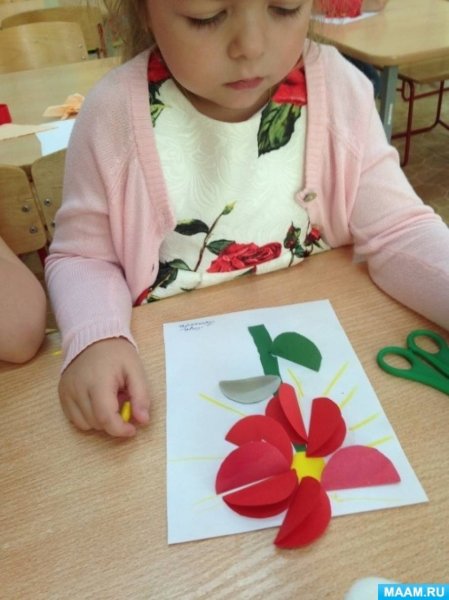 Аппликация Аленький цветочек в подготовительной группе