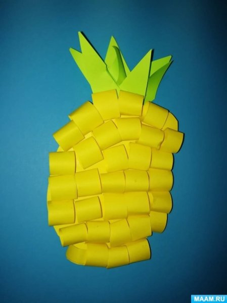 Ананас из цветной бумаги