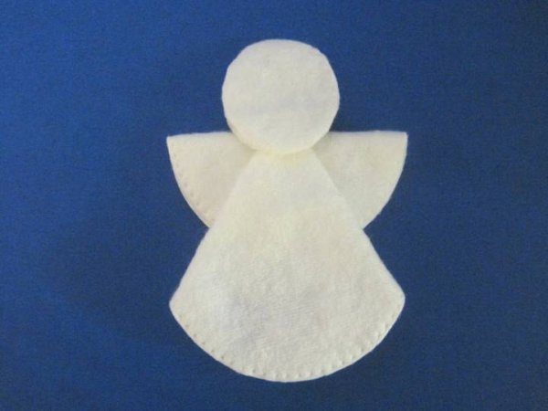 Рождественский Ангелок из ватных дисков