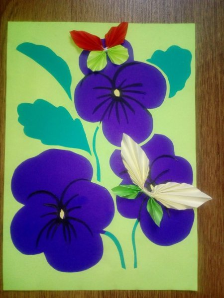 Аппликация из анютиных глазок