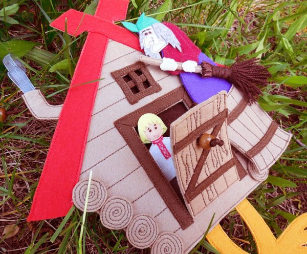 Домик на курьих ножках из фетра