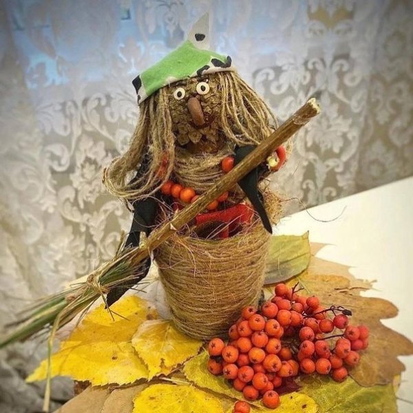 Баба Яга из природного материала