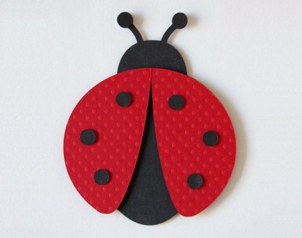 «Божья коровка» (из ткани и пуговиц)