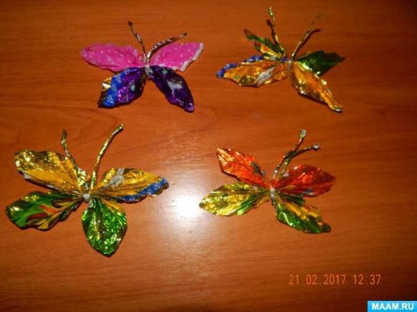 Бабочка из фантиков