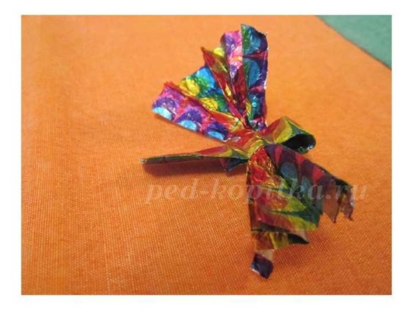 Бабочка из фантиков от конфет для детей