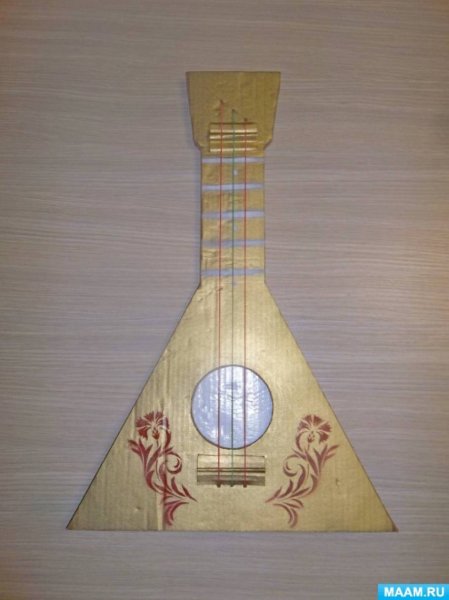 Балалайка из картона