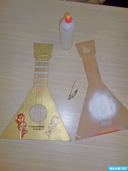 Балалайка из картона
