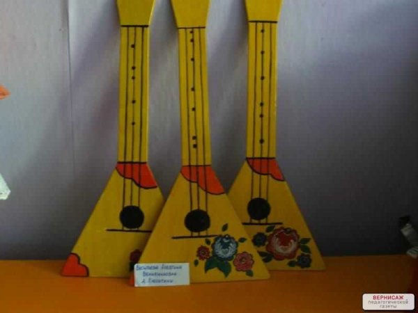 Балалайка из картона для детского сада