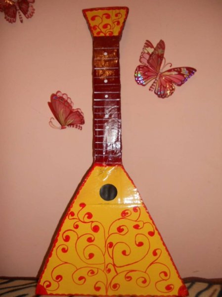 Балалайка из картона