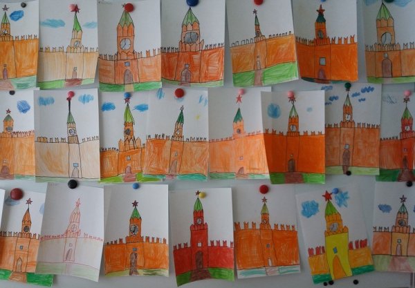 Аппликация Спасская башня Кремля старшая группа