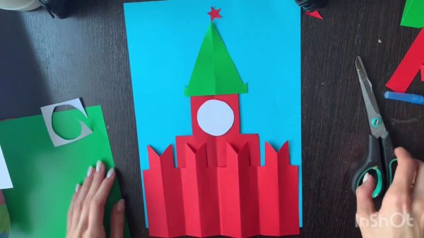 Аппликация Спасская башня Кремля старшая группа