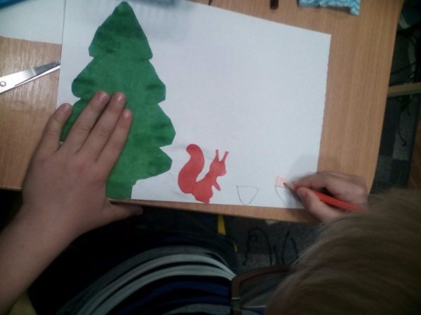 Белка под елью аппликация в подготовительной