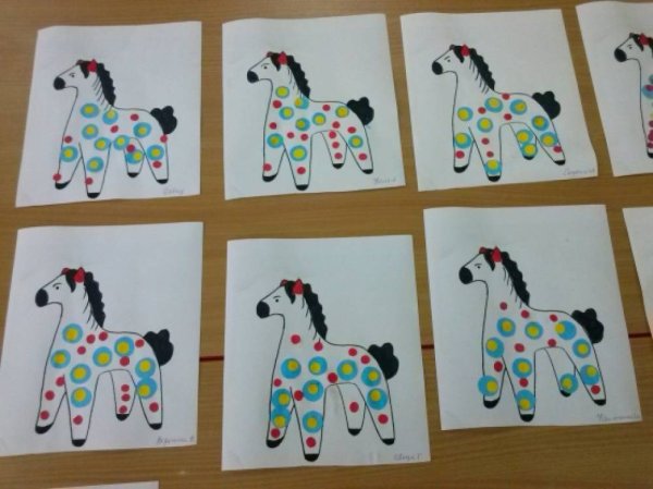 Дымковская игрушка рисование в младшей группе