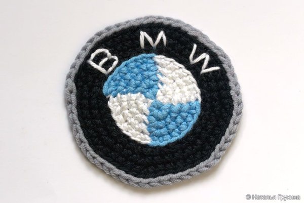 Значок БМВ крючком