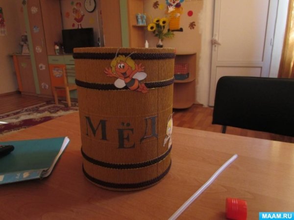 Бочонок меда из картона