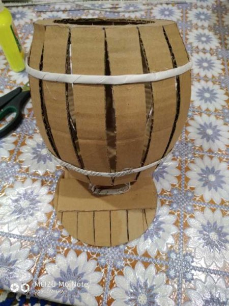 Бочонок меда из картона