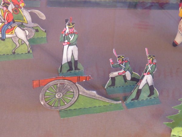 Бумажные солдатики на поле Бородинском