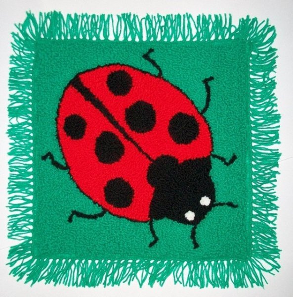 Аппликация Божья коровка из ткани
