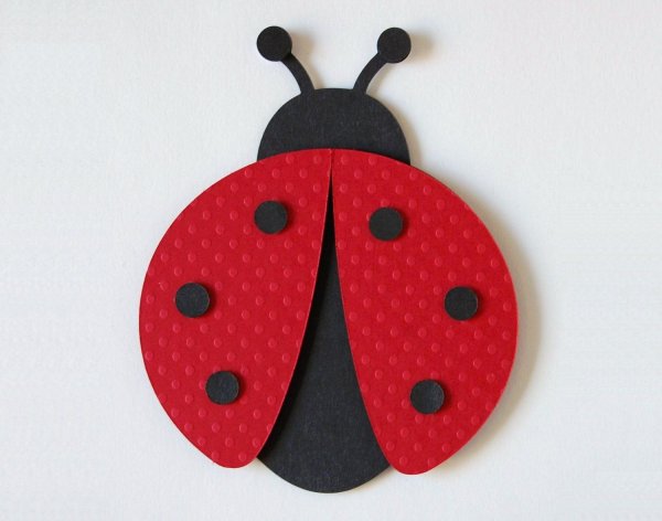 «Божья коровка» (из ткани и пуговиц)
