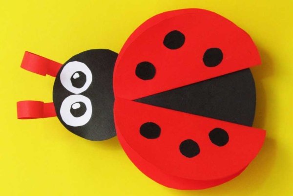 Поделка Божья коровка из цветной бумаги