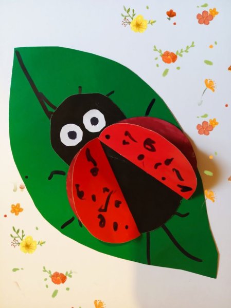 Божья коровка аппликация из бумаги