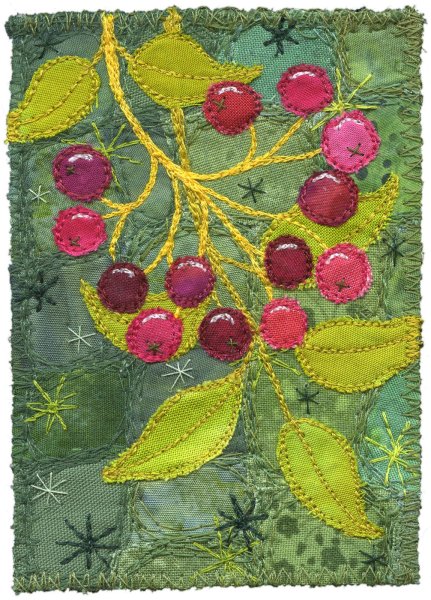 Аппликация из ткани Ягодка
