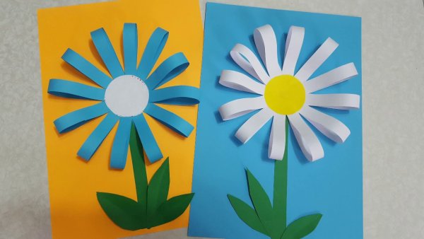 Аппликация ромашки из цветной бумаги