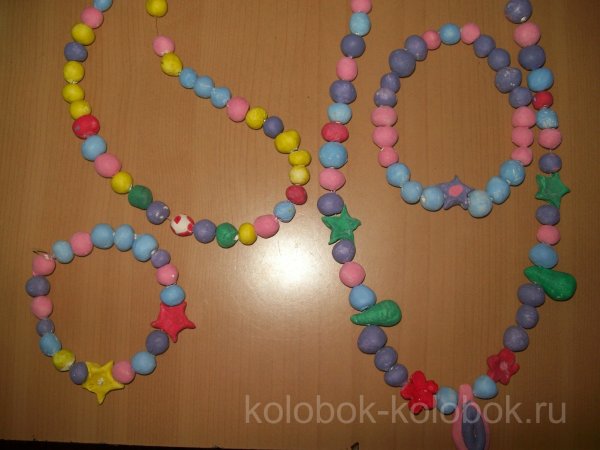 Бусы на маме для детей