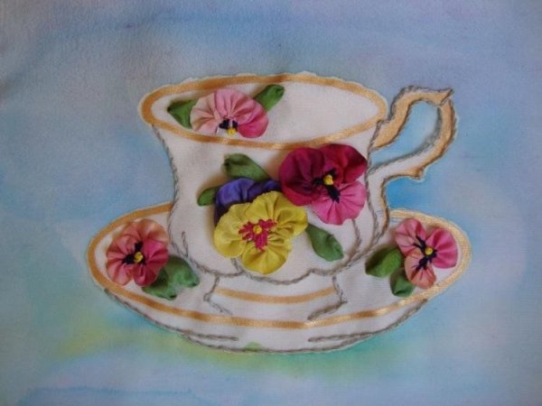 Чайник вышитый лентами