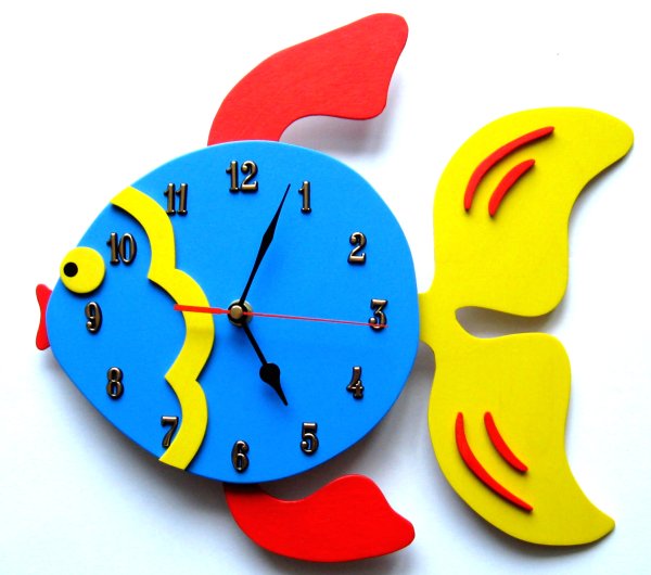 Детские часы из дерева
