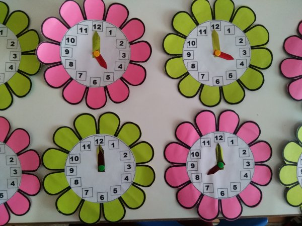 Аппликация часы в яслях