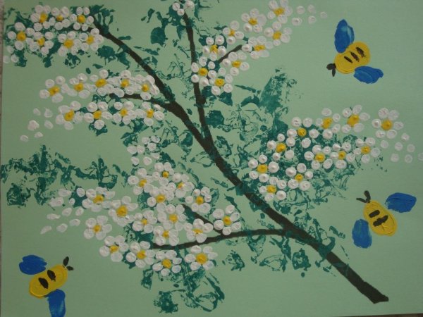 Ветка черемухи ватными палочками