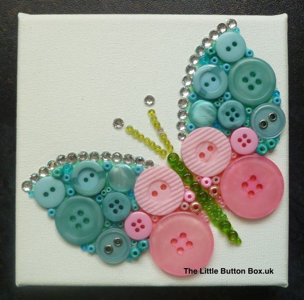 Поделки из пуговиц на ткани