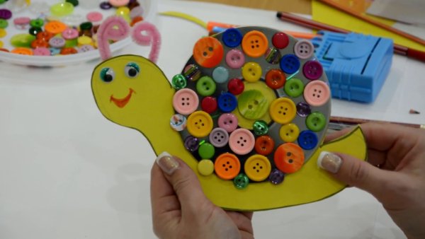 Аппликация из пуговиц