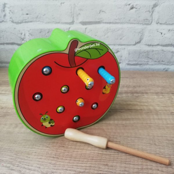 Игрушка яблоко с червяком