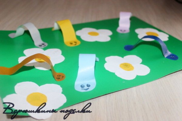 Червячок аппликации с детьми ясельная группа