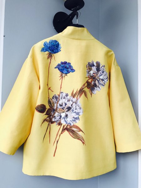 Дизайнерские пальто с вышивкой