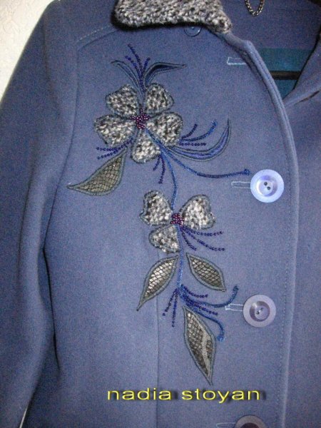 Пальто женское с вышивкой