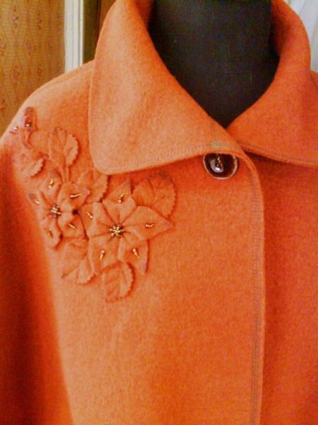 Пальто с вышивкой