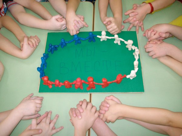 Аппликация на тему Дружба в средней группе