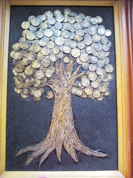 Панно дерево из монет
